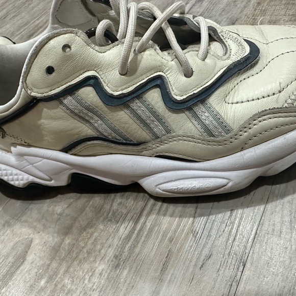 Adidas Ozweego Size 9 Women’s - Picture 4 of 7